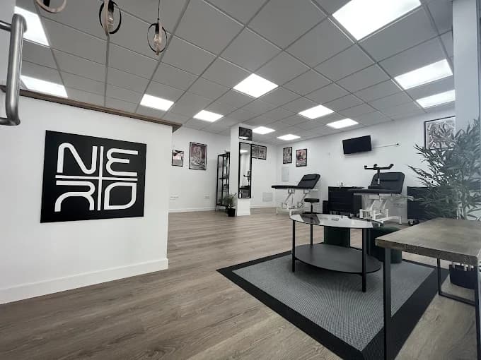 Recepción y puestos de tatuaje de Nero Art Tattoo Studio en Palma