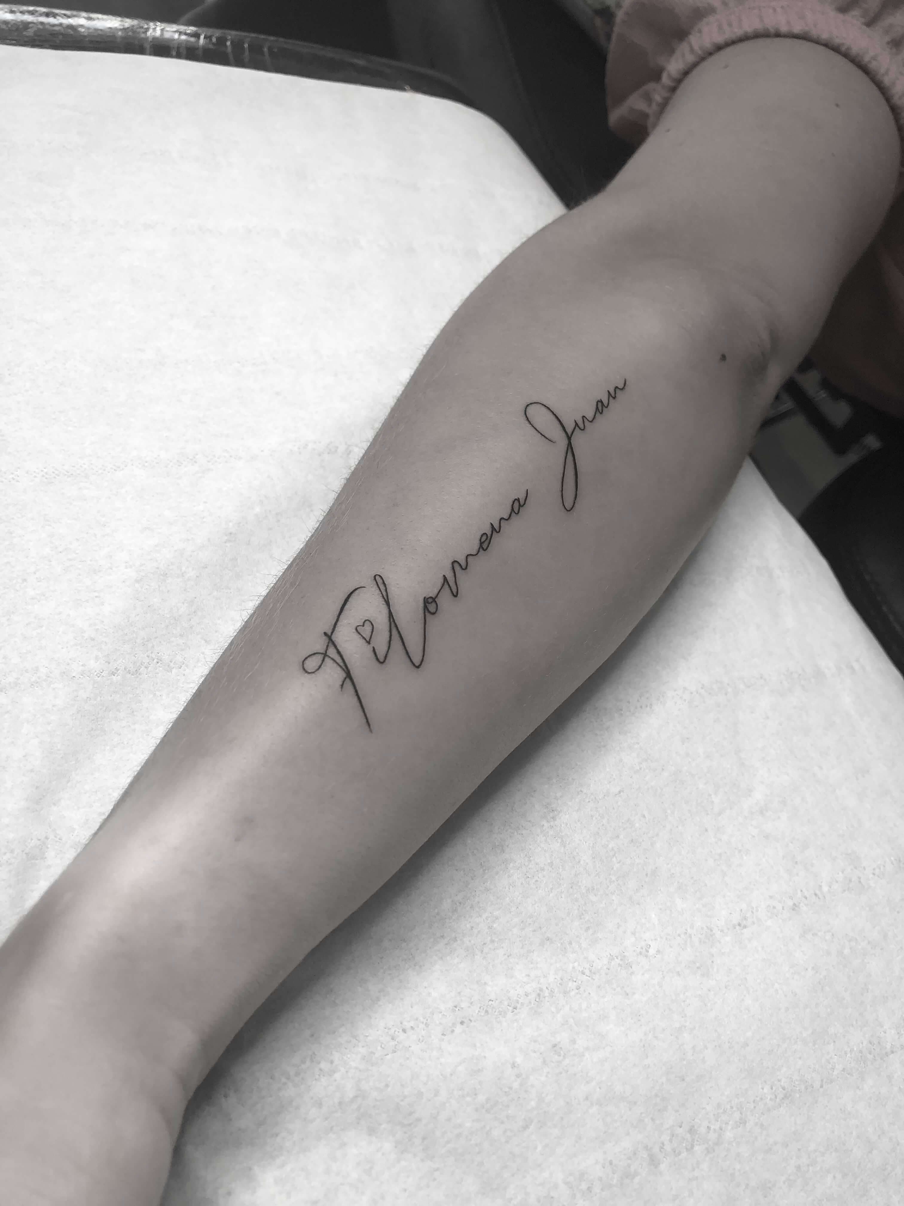 Tatuaje de estilo fine line realizado en Nero Art Tattoo