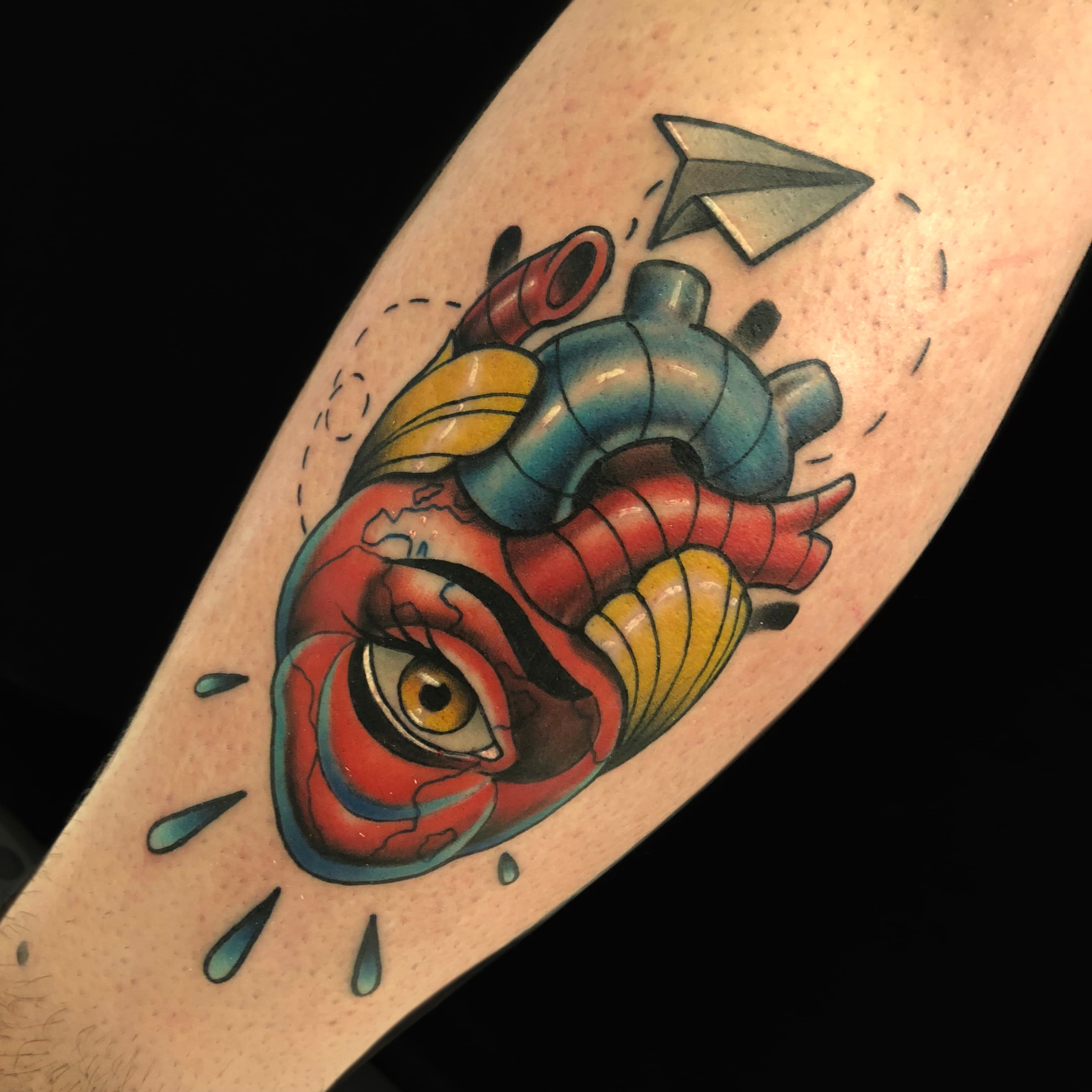 Tatuaje de estilo neotradicional realizado en Nero Art Tattoo